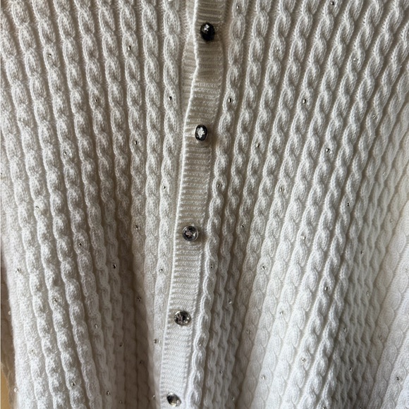 Elegant White Button-Up Cardigan Sweater - Picture 4 of 13